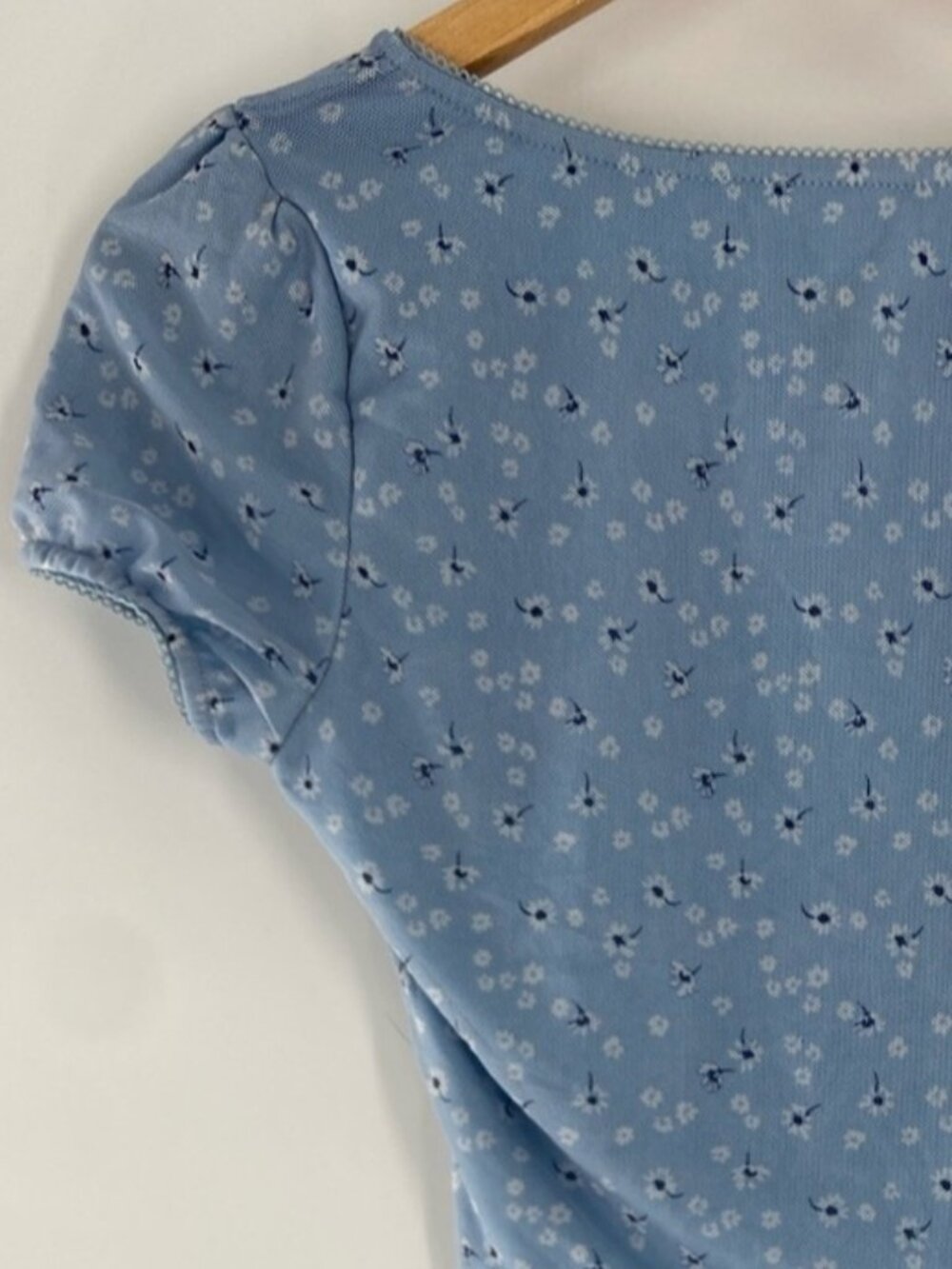 Blue Floral Crop Top Size S Gently Used - Picture 2 of 2